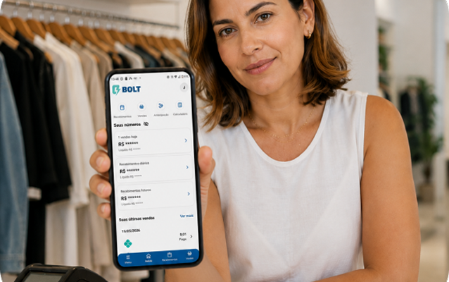 Pessoa mostrando o App Bolt
